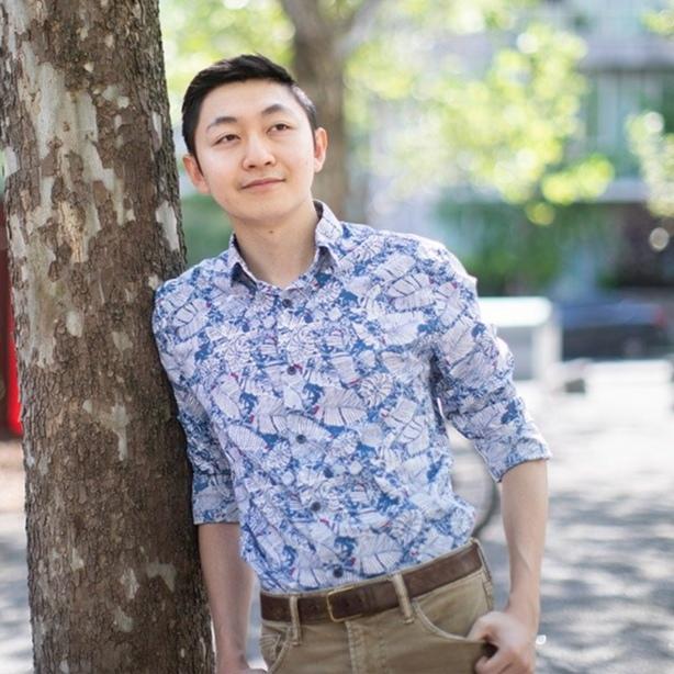 Portrait of Alex Lu leaning against a tree