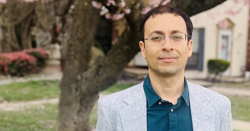 Professor Anil Mundra headshot