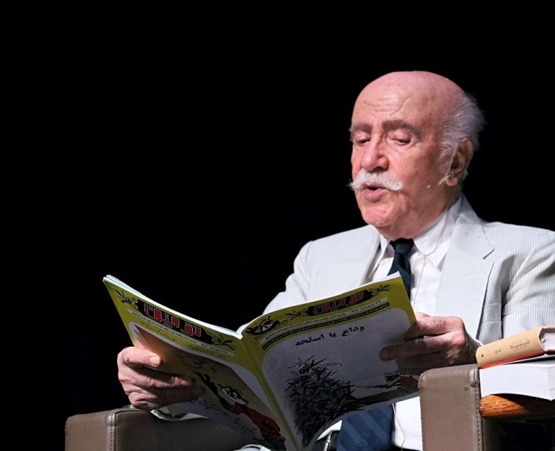 Abbas Towfigh reading from one of his publications to an audience.