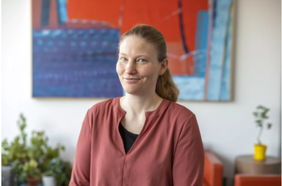 portrait photo of Professor Elizabeth Johnson