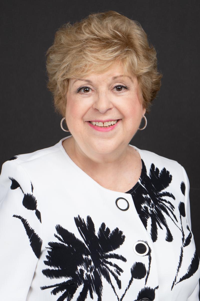 Ellen Sue Mesbur smiling