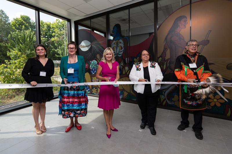 Sadie May, Alexandra Gillespie, Bonnie Crombie, Veronica King-Jamieson and Garry Sault cut a ceremonial ribbon.