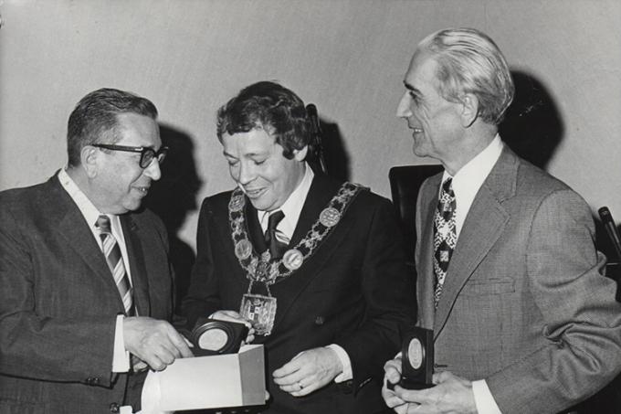 Mayor Crombie awarded Rekai’s father and uncle the Toronto Civic Award for their work in hospitals (photo courtesy of the Rekai Centres) 