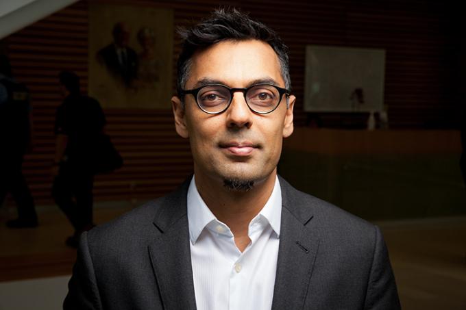 Kamran Khan (MD 1996, PGMT 2003) is being recognized for developing a web-based app to track the spread of infectious disease (photo by Jacklyn Atlas)