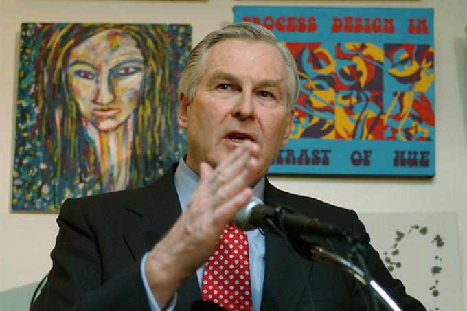 Michael Wilson addresses reporters at Toronto's Gerstein Crisis Centre in 2004. Wilson supported short-term safe houses for people with mental health issues and was behind the Edmond Yu Project, named after Yu, a mentally ill person who was shot by police in 1997 for wielding a  hammer at police in a TTC streetcar (photo by Rene Johnston/Toronto Star via Getty Images)