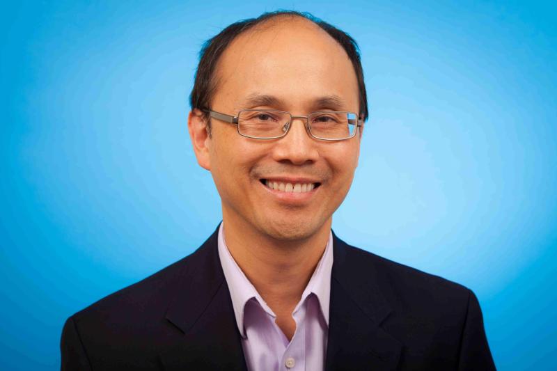 Portrait of Stephen Hwang smiling.