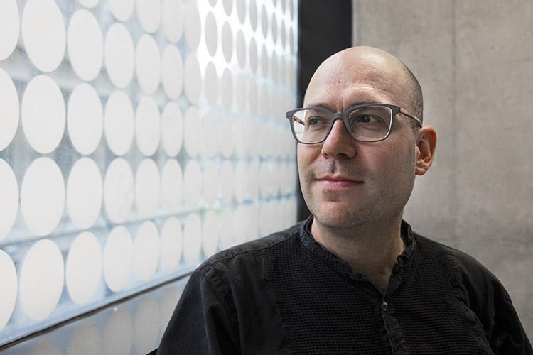 Alán Aspuru-Guzik, who came to U of T from Harvard University to become a Canada 150 Research Chair, delivered the keynote address at the University of Toronto-Tsinghua University Entrepreneurship and Innovation Forum in May  (photo by Chris Sorensen)