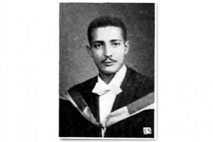Portrait of Arlington Franklin Dungy in academic robes as a young man.
