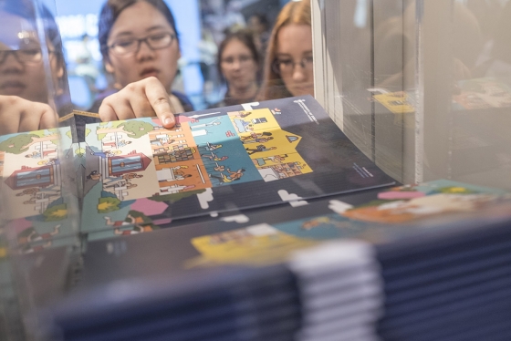 A visitor picks up promotional material at the U of T exhibitor booth at last fall's Ontario Universities' Fair. More Ontario high school students, domestic and international, ranked U of T first in applications (photo by Geoffrey Vendeville) 