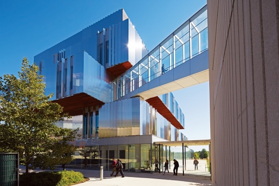 The Terrence Donnelly Health Sciences Complex houses the Mississauga Academy of Medicine. Photo by Paul Orenstein. 