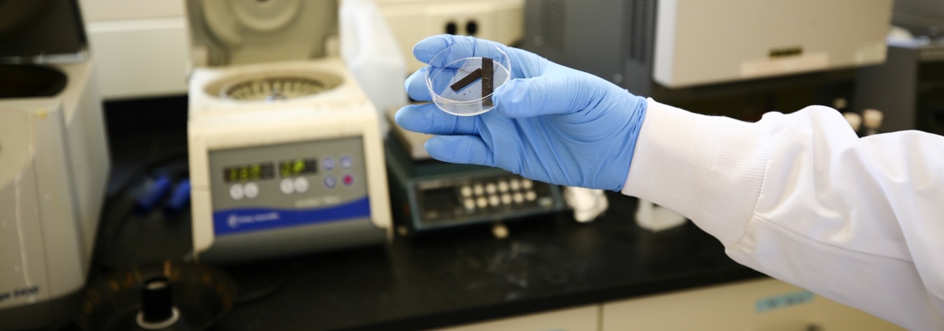 Researchers in U of T's Faculty of Applied Science & Engineering have discovered a new catalyst that lowers the amount of electricity required to split water into hydrogen and oxygen under pH-neutral conditions (photo by Tyler Irving)