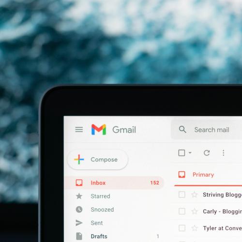 Photo of computer in Gmail.