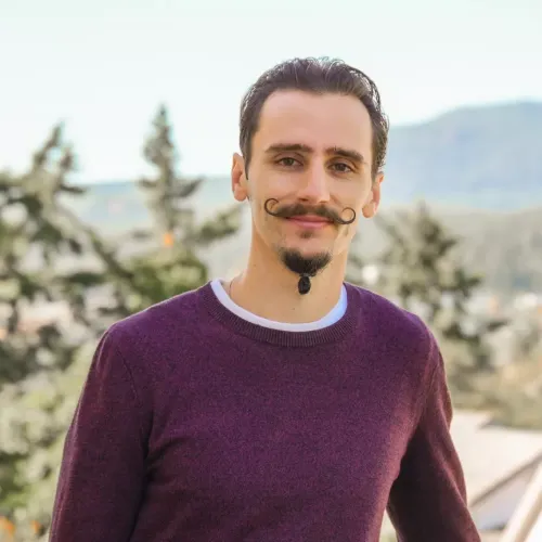 Portrait of Ariel Fabbro in front of a nature scene
