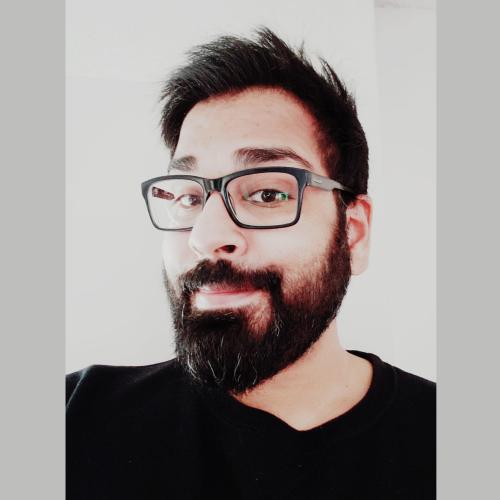 Portrait of Daniel Parmar smiling.