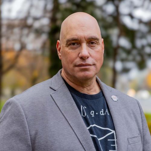 A portrait of Joseph Geraci outdoors