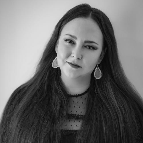 Portrait image of Liz Howard smiling.