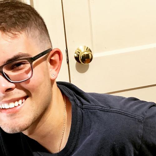 Lucas Aragao smiling and leaning his face on one hand.