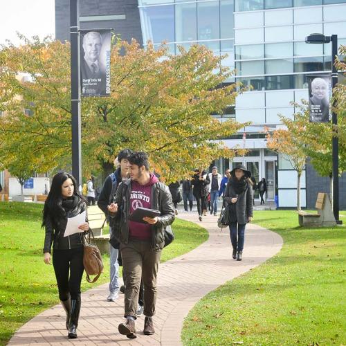 Students enjoy the outdoors at U of T Scarborough (photo by Ken Jones) 