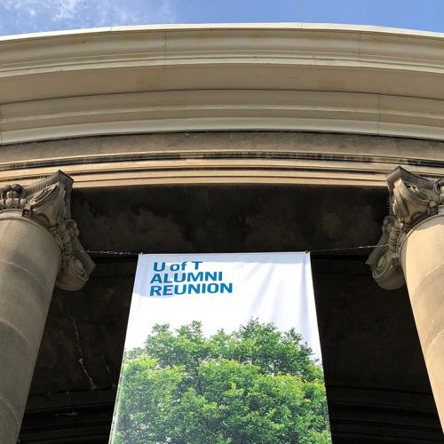 A banner reading "U of T Alumni Reunion" hangs between pillars outside Convocation Hall. (photo by Kimberly Lyn) 