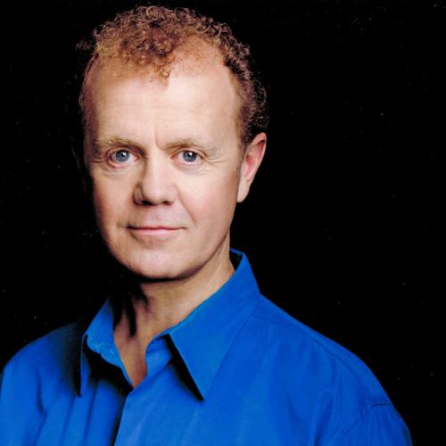 A portrait of Lee MacDougall smiling.