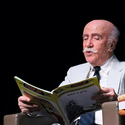 Abbas Towfigh reading from one of his publications to an audience.